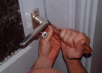 Furti in casa durante le vacanze, beccato ladro nel cosentino