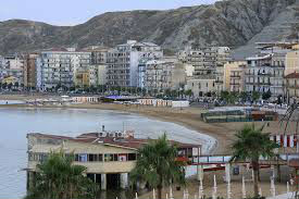 Crotone, divieto temporaneo di balneazione in un tratto del lungomare