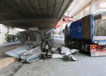 Cosenza, demoliti i box nell’area del mercatino