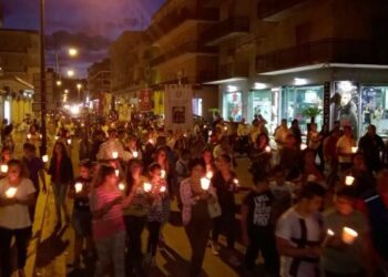 In centinaia alla fiaccolata per Giuseppe, il papa’: “vogliamo la verita’”