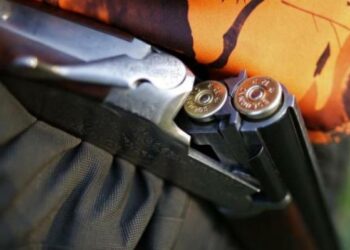 Spara con fucile contro auto, paura nel centro di Crotone