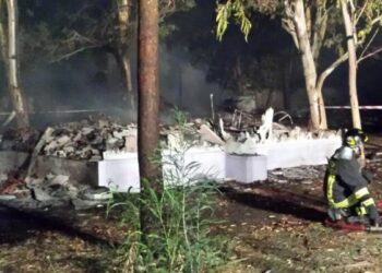 Incendio in campeggio a Isola, distrutti 5 bungalow