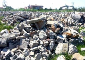 Scoperta nel cosentino discarica con materiali pericolosi