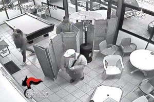 Interno bar sparatoria