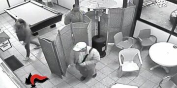 Gambizzarono padre e figlio in bar a Reggio, 4 arresti