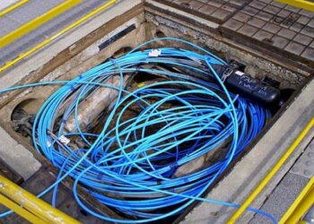 Ostacola lavori per fibra ottica a Casabona, arrestato 79enne