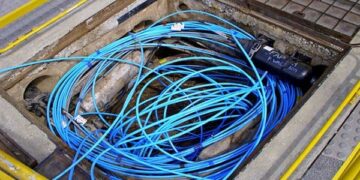 Ostacola lavori per fibra ottica a Casabona, arrestato 79enne