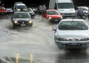 Maltempo, incidente stradale sulla SS106 nel catanzarese: 5 feriti