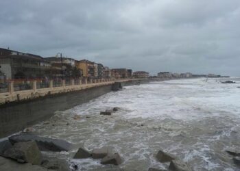 Allerta meteo a Ciro’ Marina, in arrivo temporali di forte intensita’