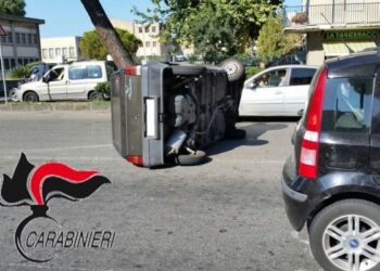 Lite in famiglia a Reggio, sperona auto del cognato: arrestato
