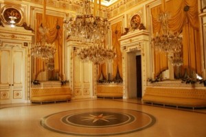 Salone degli specchi a Corigliano