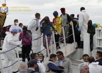 Fino a 2mila dollari per arrivare in Italia, arrestati due scafisti a Crotone