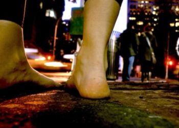 A Crotone la marcia delle donne e degli uomini scalzi