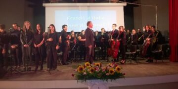 Ciro’ Marina, inaugurazione del nuovo anno scolastico 2015-16 a suon di musica