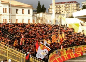 Lega Pro, Arrighini chiama e Razzitti risponde: pareggio tra Catanzaro e Cosenza