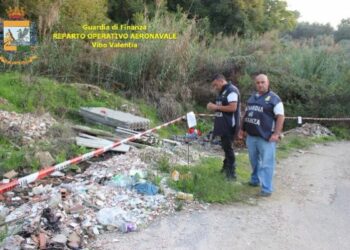 Scoperta discarica di rifiuti con eternit nel vibonese