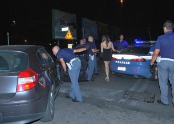 Prostituzione, fermate 4 straniere a Corigliano: sequestrate auto a clienti
