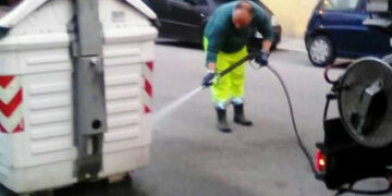 Crotone, attività congiunta di Akrea e Akros per la pulizia delle strade cittadine