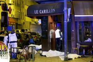 ATTENTION EDITORS - VISUAL COVERAGE OF SCENES OF INJURY OR DEATH A general view of the scene that shows the covered bodies outside a restaurant following a shooting incident in Paris, France, November 13, 2015.   REUTERS/Philippe WojazerTEMPLATE OUT TPX IMAGES OF THE DAY