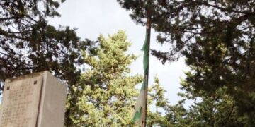 Situazione indecorosa per monumento ai caduti di Ciro’ Marina