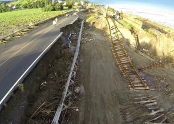 SS106 e ferrovia spazzate via in Calabria, drone vola sul disastro