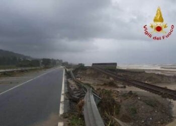 Esondazione torrente Ferruzzano, ecco le foto: spazzata via SS106 e linea treni