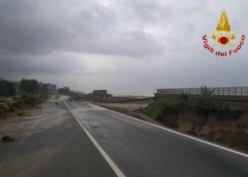 Esondazione torrente Ferruzzano, ecco le foto: spazzata via SS106 e linea treni