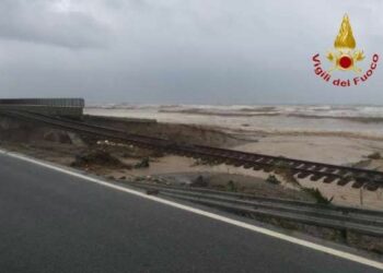 Esondazione torrente Ferruzzano, ecco le foto: spazzata via SS106 e linea treni