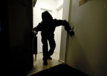 Furti in casa, ladri in azione nella notte a Ciro’ Marina