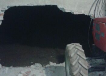 Sfondano muro per rubare trattore a Lamezia