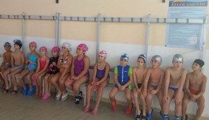 'Nuoto nello zaino' a Ciro' Marina (1)