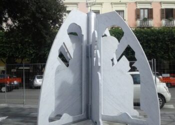 A Pitagora un monumento che non piace