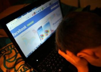 Da Crotone un bacio contro il cyberbullismo