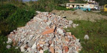 Campo sportivo trasformato in discarica nel catanzarese