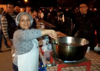 Stappato il vino novello alla festa d’autunno di Strongoli