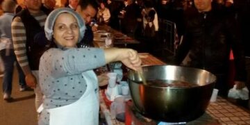 Stappato il vino novello alla festa d’autunno di Strongoli