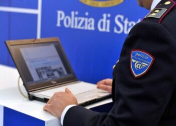 Adescava ex alunne minorenni, professore arrestato nel reggino