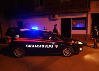 Attimo di follia nel reggino, litiga con gestore sala scommesse e imbraccia fucile