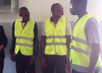 Cento giubbotti catarifrangenti per i migranti di Rossano