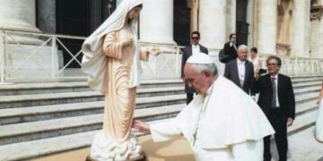 La statua della Madonna della Pace lascia Ciro’ Marina