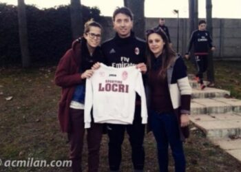 Anche il Milan sostiene lo Sporting Locri, felpa ricordo per Montolivo