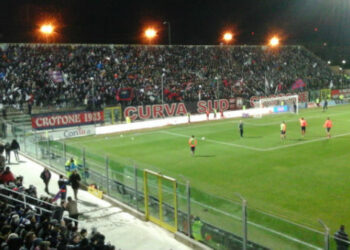 Sedie B, il Crotone batte il Cagliari e torna capolista