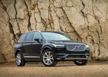 La supercar Kitt è realtà: Volvo inventa l’auto che ti ascolta tramite smartwatch