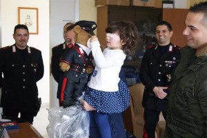Carabinieri soccorrono  bimba