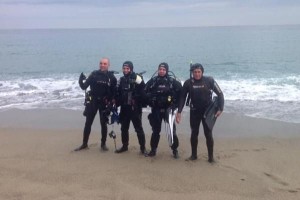 Brindisi sott'acqua dei sub a capodanno a Cirò Marina