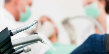 Schiaffeggia bambina che rifiuta anestesia, denunciato dentista calabrese