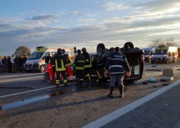 Incidente sulla SS106 nel cosentino, tre feriti gravi