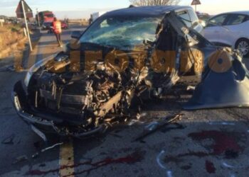 SS106, scontro suv-furgone nel crotonese: le foto dell’incidente