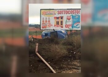 SS106, incidente auto Polizia nel crotonese: due feriti