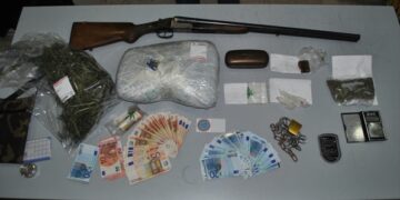 Cosenza, si ferisce con ordigno: polizia a casa trova droga e armi